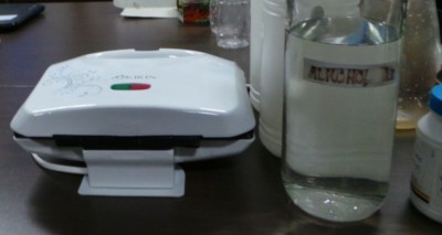 Seorang Kakek Selundupkan Sabu dalam Pemanggang Roti