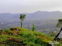 Pemandangan yang indah di lihat dari Gunung Gamping. Pemandangan yang indah di lihat dari Gunung Gamping.