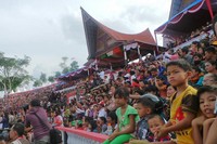 Tarian Tortor Sawan massal ini untuk menyambut ribuan tamu yang datang menonton pembukaan Festival Danau Toba 2013. Tujuan dari tarian ini untuk membersihkan manusia yang sudah berbuat dosa agar hidup rukun (Eny/detikTravel)