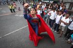 Foto-foto Herbert Chavez, Pria yang Terobsesi Jadi Superman