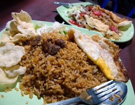 Warung Bhakti Nasi Goreng Komplet Pengganjal Perut Di Malam Hari