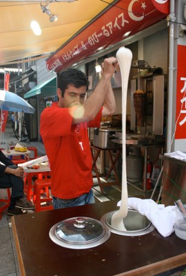 Slruup! Kulfi dan Dondurma, Es Krim Unik dari India dan Turki