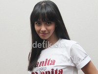 Bagaimana menurut Anda gaya rambut Reva kini? Gus Mun/detikHOT.