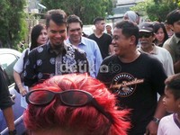 Dhani datang ke rumah keluarga Nurmansyah yang berada di Jalan Gudang Laut, Rawa Badak, Jakarta Utara.