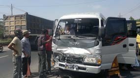 Tiga Mobil Rombongan Pengantar Jenazah Terlibat Tabrakan Beruntun