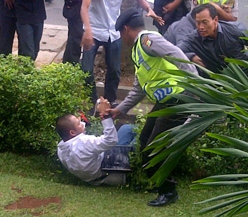 Sebabkan Kemacetan, Pengunjuk Rasa di Kantor KPK Dibubarkan Paksa