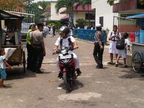 Kisah Anak Tukang Rokok yang Baru Lulus SD Merengek Minta Motor