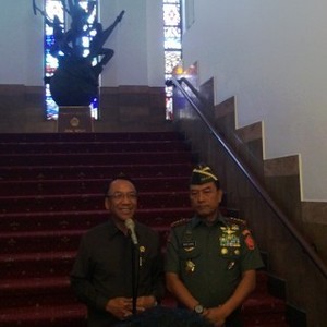 Datangi Kantor Jero Wacik, Panglima TNI Siap Jaga Obyek Vital ESDM