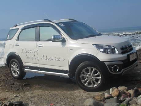 Berpetualang dengan Daihatsu Terios Terbaru