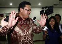 Budi Susanto meninggalkan ruang sidang. Lamhot Aritonang/detikFoto.