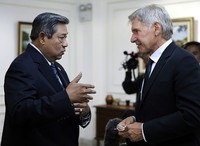 Ford bertanya kepada SBY soal kebijakan Indonesia terkait pemeliharaan lingkungan. Juga soal upaya pemerintah dalam mengatasi perubahan iklim. (Setpres).
