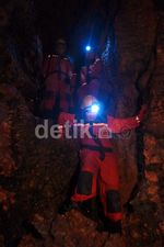 Berpetualang Dalam Kegelapan Abadi Goa Buniayu