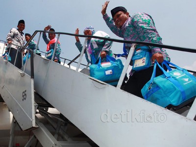 Jokowi Lepas Jamaah Haji Asal Jakarta