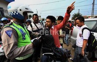 Selain tidak memiliki SIM, mereka juga tidak memakai helm.