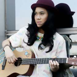 Belajar Gitar dari Satpam, Sheryl Sheinafia Kini Mahir Bikin Lagu