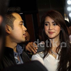 Olla Ramlan Perbanyak Waktu Bersama Suami Agar Segera Punya Anak
