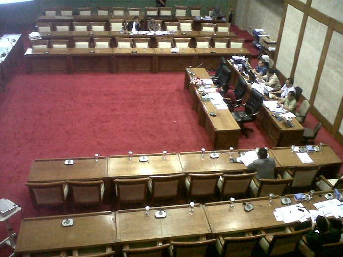 Pemerintah Rapat Cuma Dengan 6 Anggota DPR, Yang Lain ke Mana Ya?