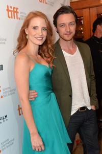 Jessica Chastain sempat berfoto bersama lawan mainnya, James McAvoy. Alberto E. Rodriguez/Getty Images/AFP.     