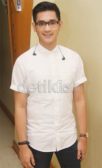 Afgan bergaya casual. Gus Mun/detikHOT.