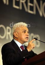 Hatta Rajasa Hadiri Macro Forum 2013