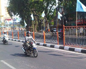 Agar Jantung Surabaya Tak Kumuh, Pagar Pembatas Jalan Pun Dipermak