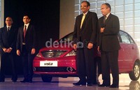 Tata Vista dijual Rp 129,9 juta. Tata Vista jantung pacunya menggendong mesin GZX 1.4 liter MT, 4 silinder yang mampu melontarkan tenaga 90 PS pada 6.000 RPM dan torsi maksimum 116 Nm pada 4.750 RPM.