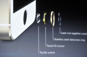 Selain performa yang kian perkasa, iPhone 5S juga memiliki fitur pemindai sidik jari yang bisa diakses melalui home button. (kredit foto: engadget)