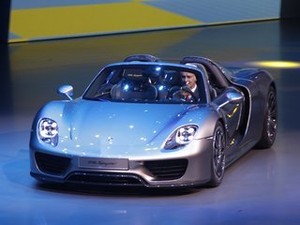 Dua Jantung di Mobil Super Porsche