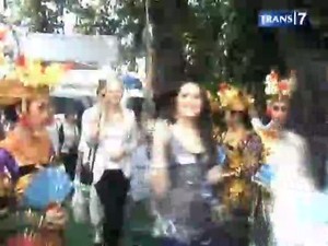 Kontestan Miss World Kunjungi Pura Besakih