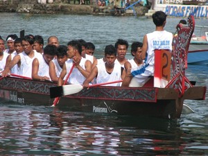 Serunya Lomba Balap Perahu Solu Bolon di Danau Toba