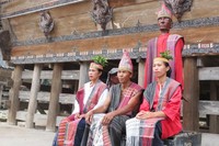 Saat berlibur ke Pulau Samosir, Sumut, jangan lewatkan Museum Huta Bolon Simanindo. Di tempat ini, Anda bisa belajar menari tortor bersama boneka Sigale-gale (Fitraya/detikTravel)
