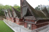 Di Museum Huta Bolon Simanindo, juga terdapat ruang museum berupa rumah adat dan juga makam raja-raja Batak. Jangan dilewatkan (Fitraya/detikTravel)