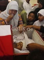 Tangis Pilu Anak Almarhum Bripka Sukardi