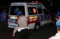 Ambulans meluncur menuju RS Polri.