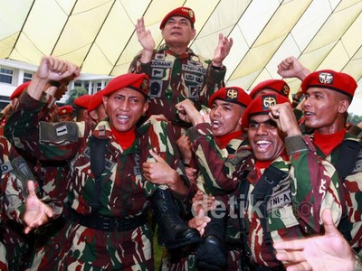 KSAD Terima Brevet Komando dari Kopassus