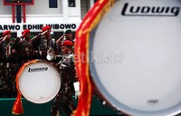Marching band dari anggota Kopassus juga unjuk gigi.