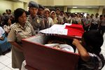 Isak Tangis Iringi Kepergian Bripka Sukardi