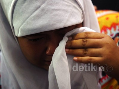 Isak Tangis Iringi Kepergian Bripka Sukardi