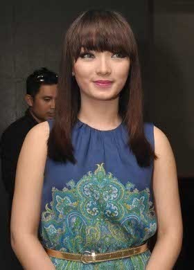 Zaskia Tepis Bercinta dengan Vicky, Dhani Cium Tangan Ayah Korban Kecelakaan