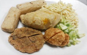 Pempek Palembang Glory: Krenyes Renyah Pempek Kulit dan Andaan