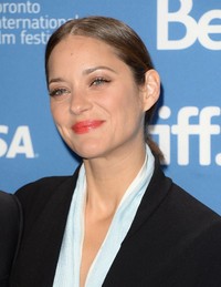 Aktris berumur 37 tahun itu memamerkan seyum manisnya saat hadir di jumpa pers film terbarunya yang bertajuk 'Blood Ties', di Toronto, Kanada, pada Selasa (10/9/2013). Jason Merritt/Getty Images/AFP.