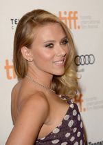 Dress Polkadot Scarlett Johansson