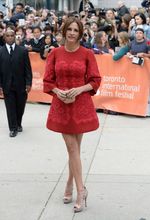 Pesona Julia Roberts Dibalut Dress Merah