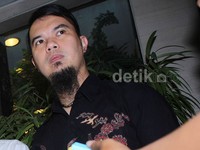 Rencananya hari ini, Rabu, (11/9), Dul akan mendapat perawatan lebih intensif di bagian tulang rusuknya. Mahal/detikHOT.