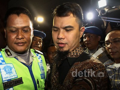 Ahmad Dhani Diperiksa Polisi