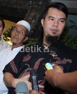 Ayah Korban Kunjungi Dul di RS