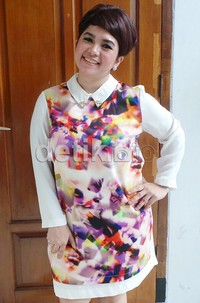 Joy terlihat ceria.