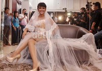 Jupe tampak seksi dalam balutan gaun pengantinnya itu. Noel/detikHOT.