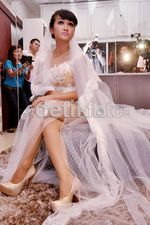 Seksinya Gaun Pengantin Julia Perez