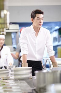 Syuting perdana Woobin dilakukan di sebuah aula pernikahan di Gangnam, Seoul. (Hwa and Dam Pictures)